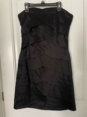 Snap Strapless Black Tiered Cocktail Dress
